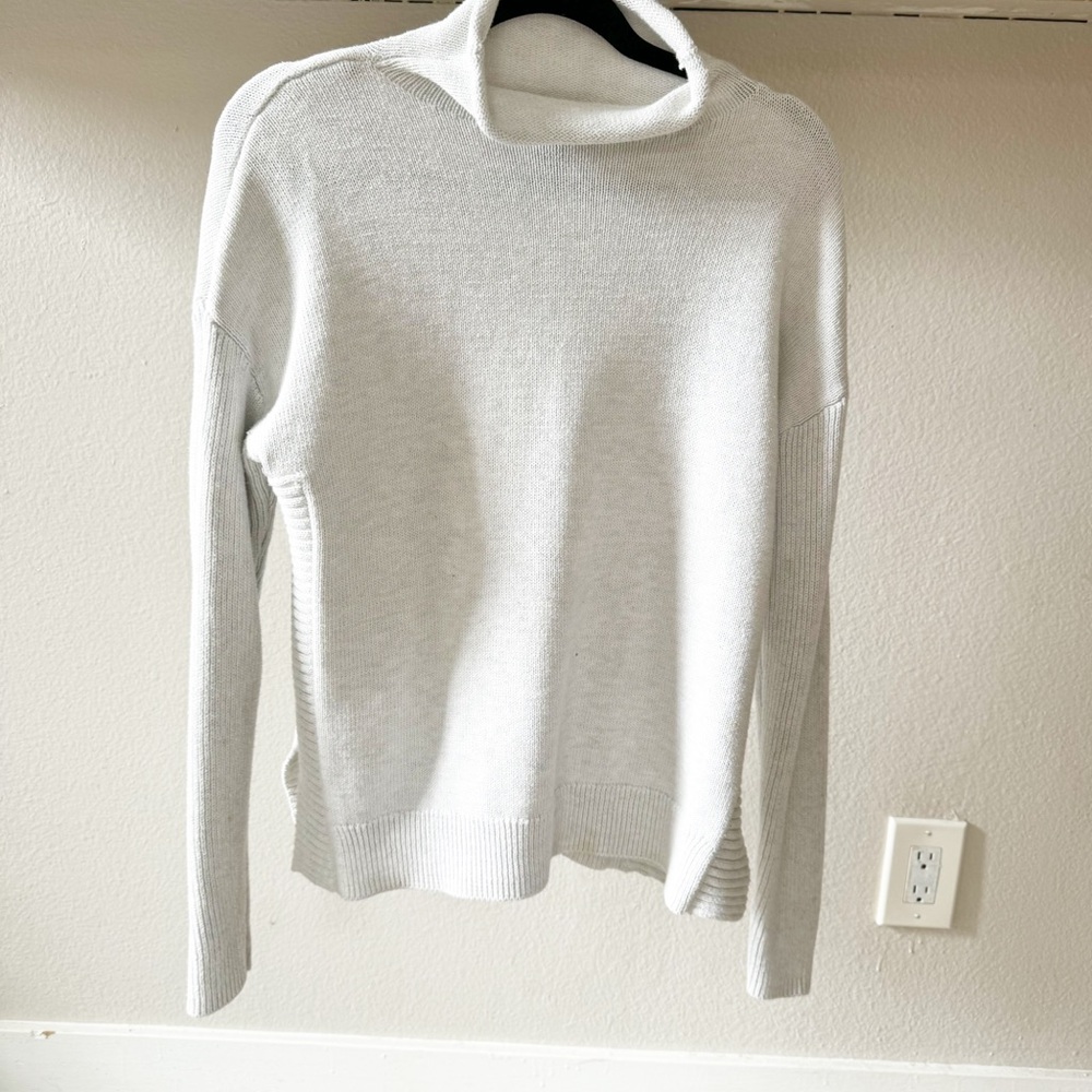 Taharin sweater